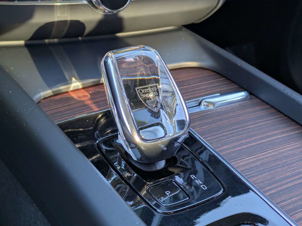 Used 2023 Volvo XC60 B5 Ultimate image 21