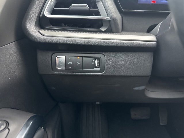 Used 2025 Chevrolet Traverse LT image 22