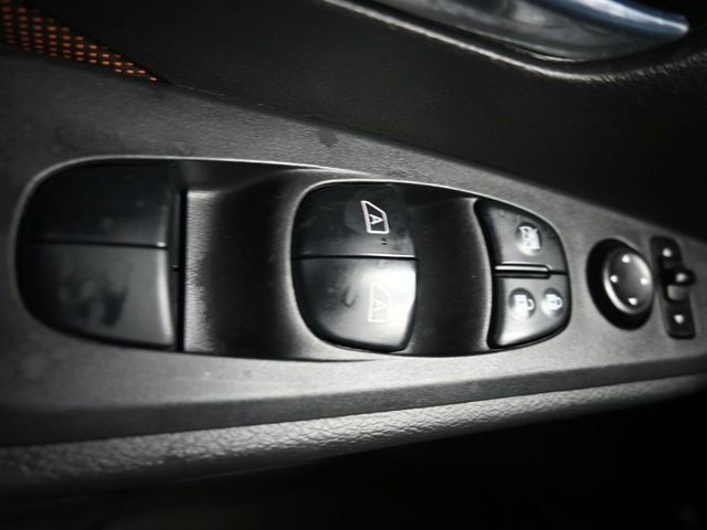 Used 2023 Nissan Kicks SR w/ Exterior Package FWD image 29