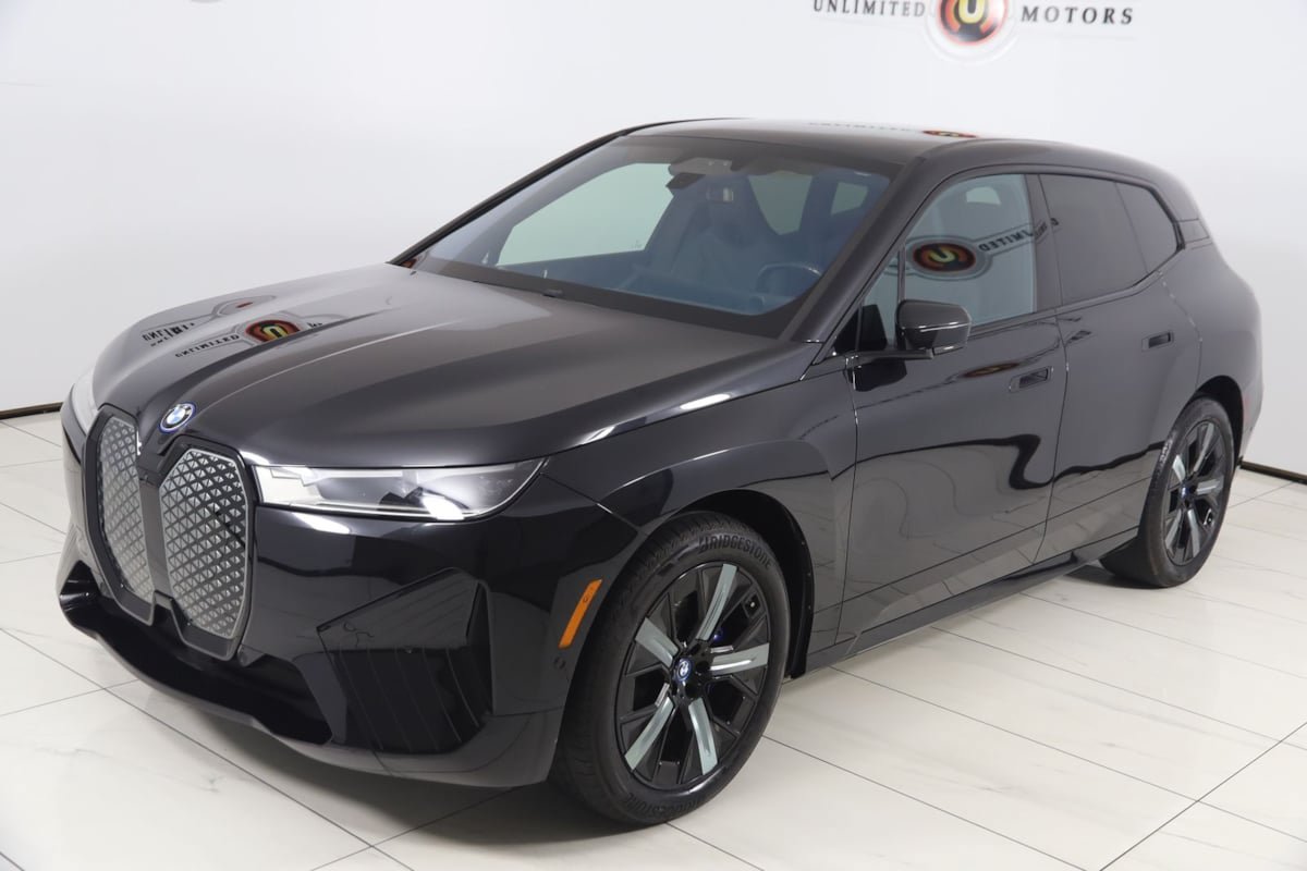 Used 2023 BMW iX xDrive50 w/ Sport Package AWD/4WD image 24