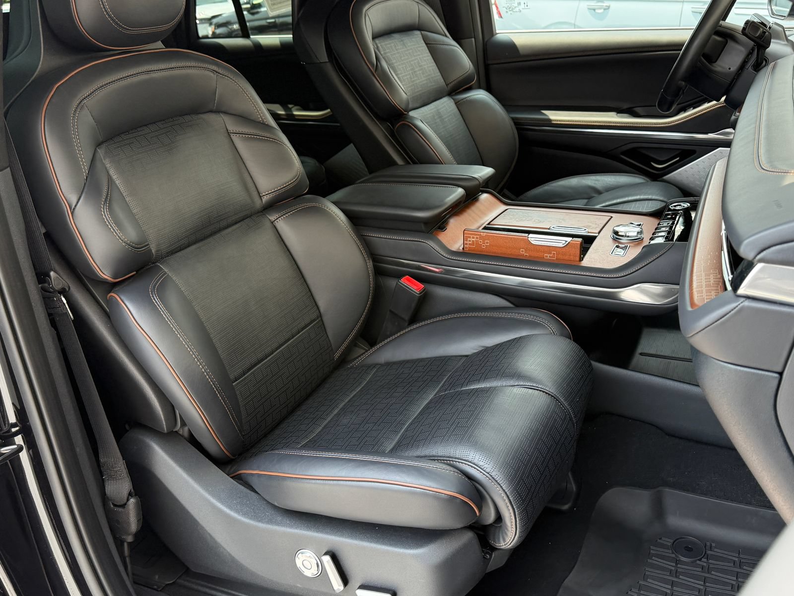 Certified 2025 Lincoln Navigator L Black Label AWD/4WD image 16