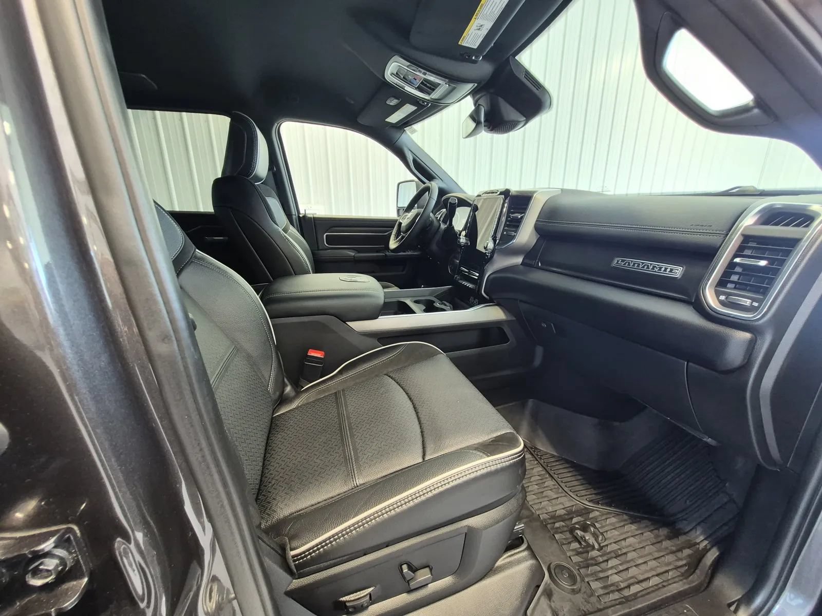 Used 2026 RAM 3500 Laramie AWD/4WD image 19