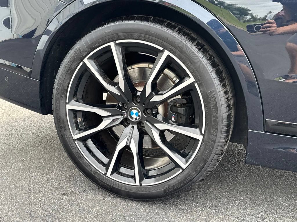 Used 2022 BMW X7 xDrive40i w/ M Sport Package AWD/4WD image 9