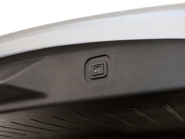 Used 2016 Chevrolet Equinox LTZ w/ Enhanced Convenience Package image 27