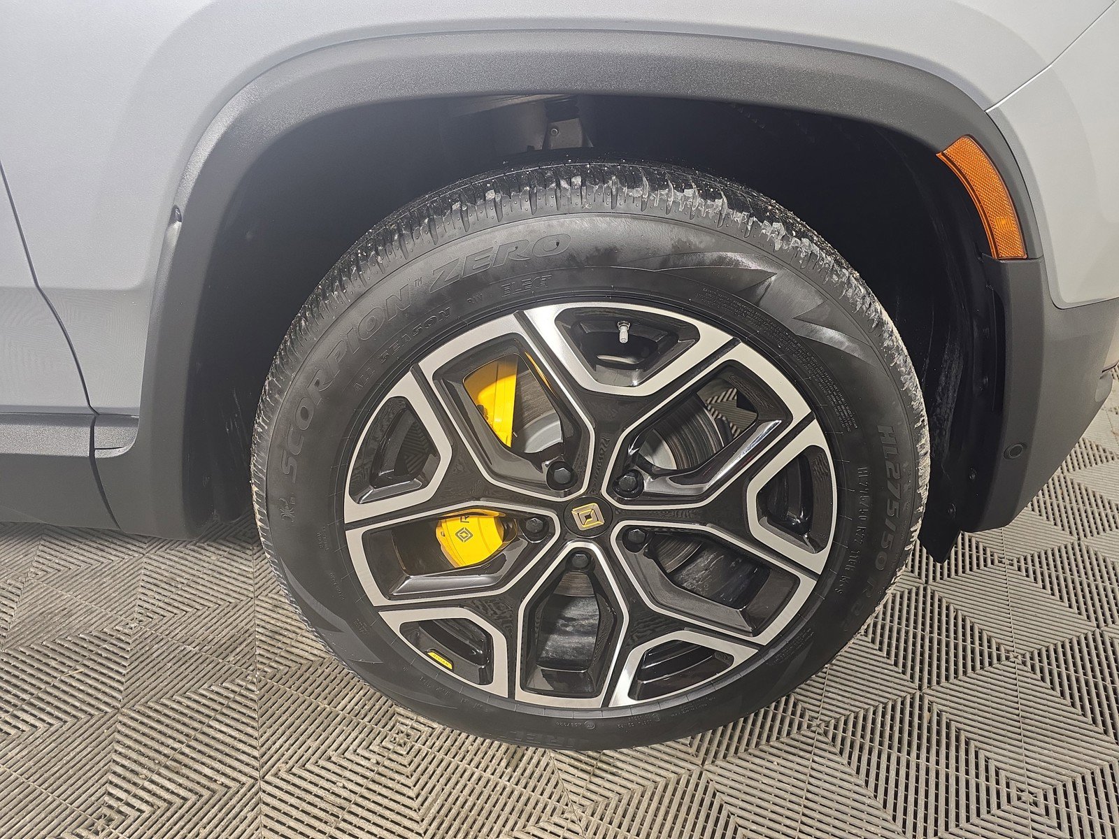 Used 2023 Rivian R1S Adventure AWD/4WD image 11