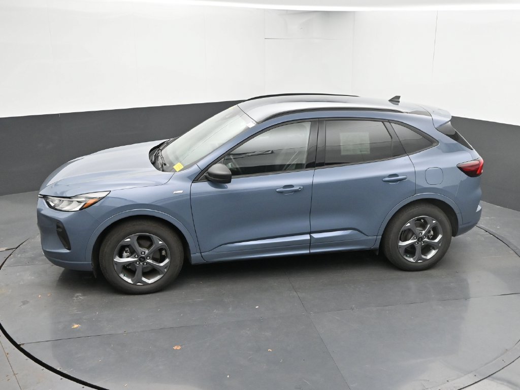 Used 2024 Ford Escape ST-Line w/ Cold Weather Package FWD image 40