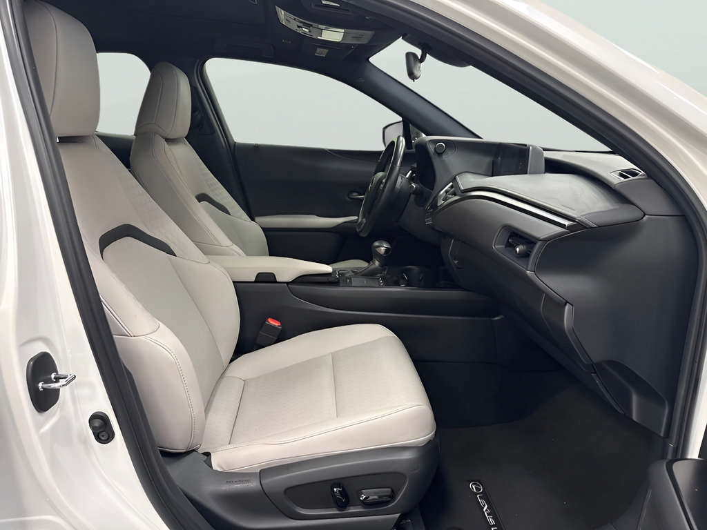 Used 2021 Lexus UX 200 w/ Accessory Package (Z1) FWD image 14