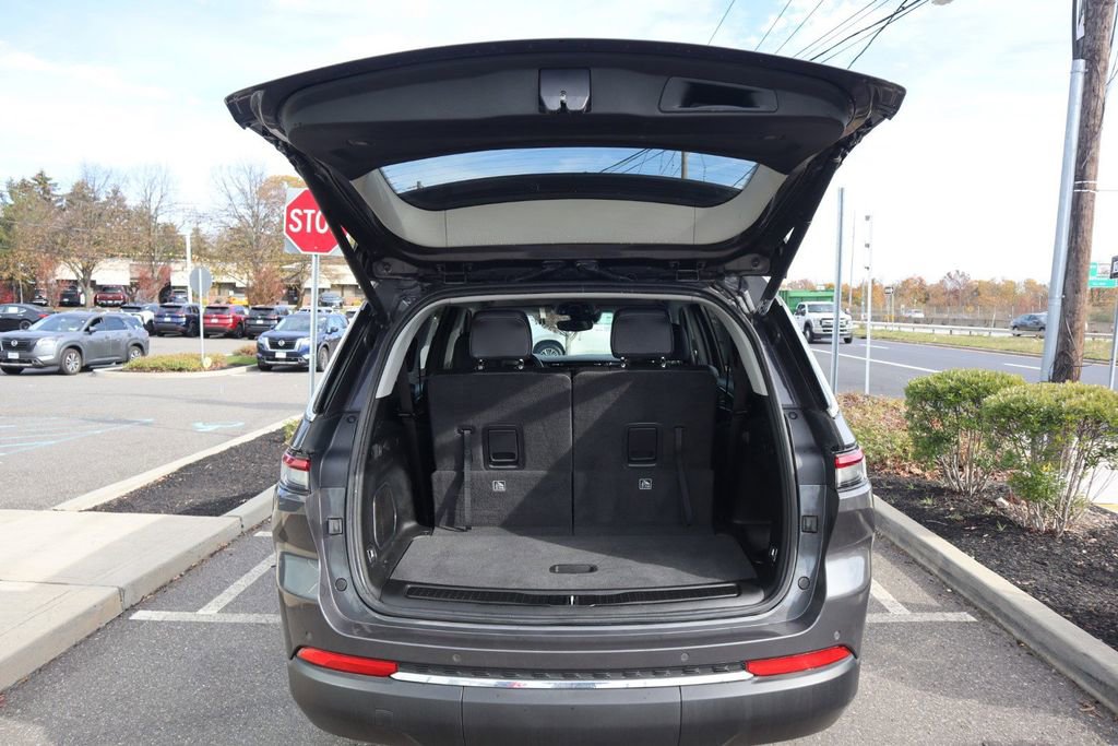Used 2022 Jeep Grand Cherokee L Limited AWD/4WD image 39
