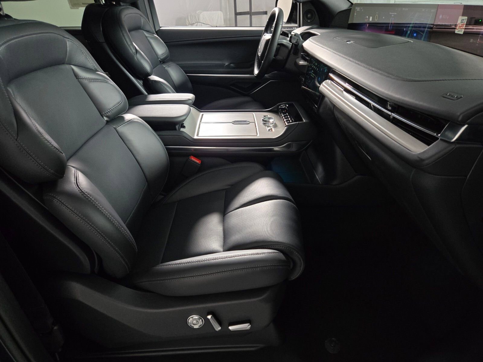 New 2026 Lincoln Navigator L Reserve w/ Jet Appearance Package AWD/4WD image 21