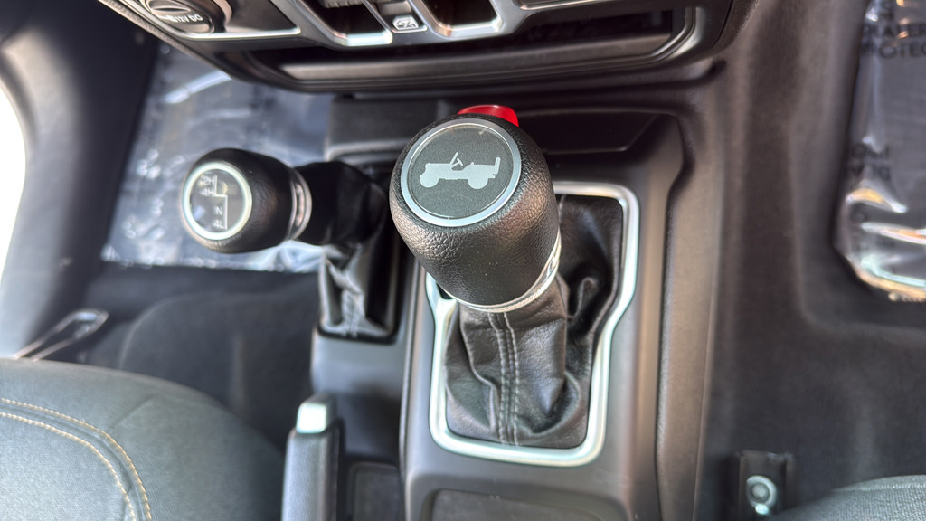 Used 2025 Jeep Wrangler Unlimited Sahara AWD/4WD image 20
