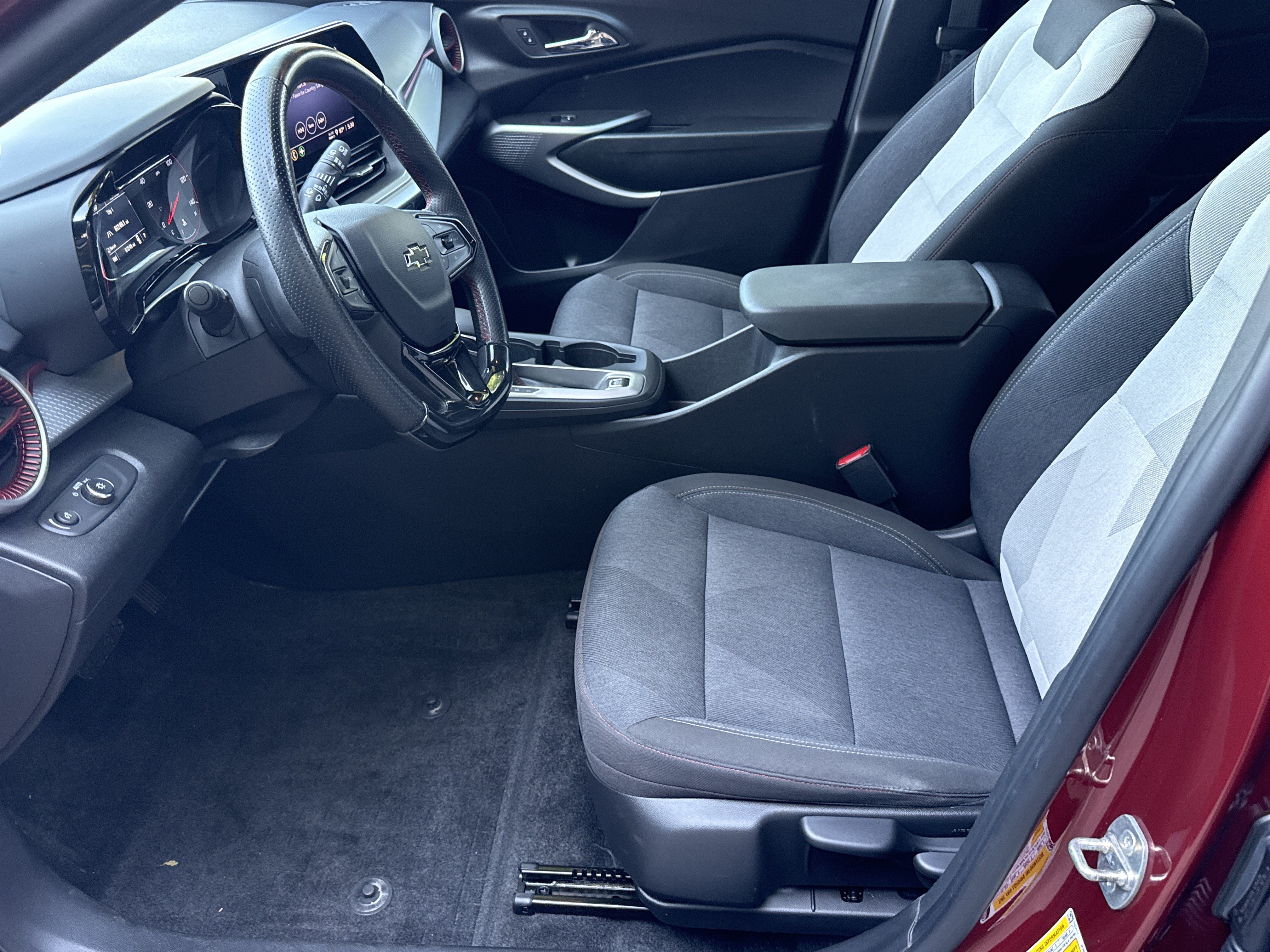 Used 2024 Chevrolet Trax RS w/ Driver Confidence Package FWD image 9