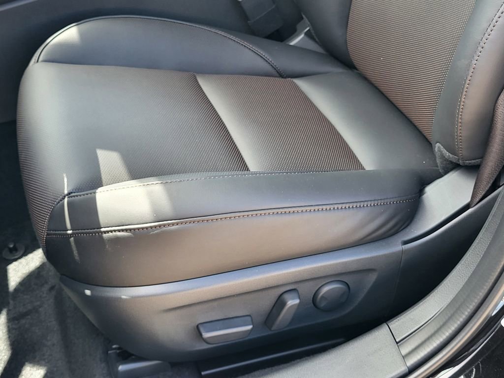 New 2025 MAZDA MAZDA3 Hatchback w/Premium Plus Pkg image 17