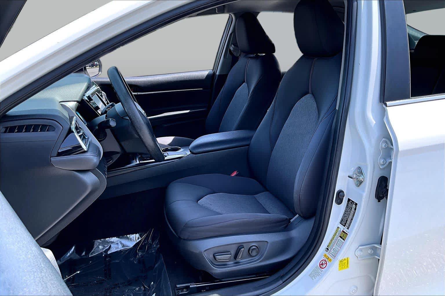 Used 2018 Toyota Camry LE FWD image 8