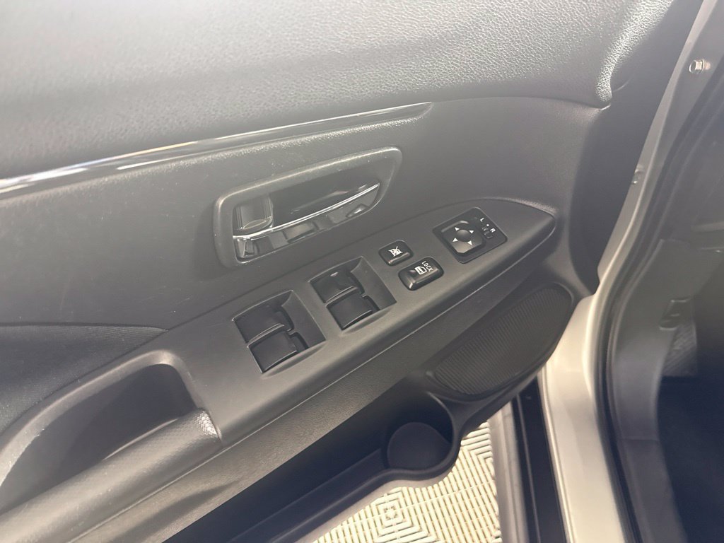Used 2025 Mitsubishi Outlander Sport AWD image 19