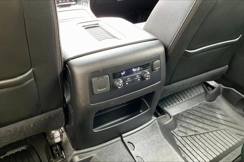 Used 2020 Chevrolet Suburban Premier AWD/4WD image 13
