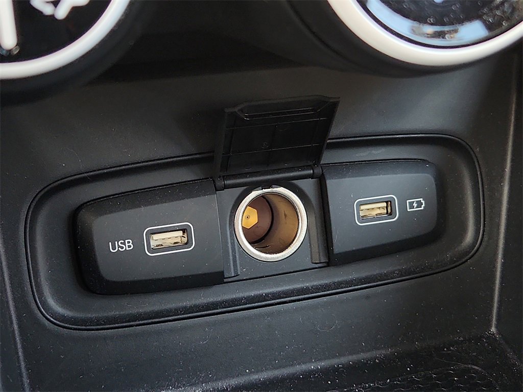 Certified 2022 Hyundai Venue Limited image 31