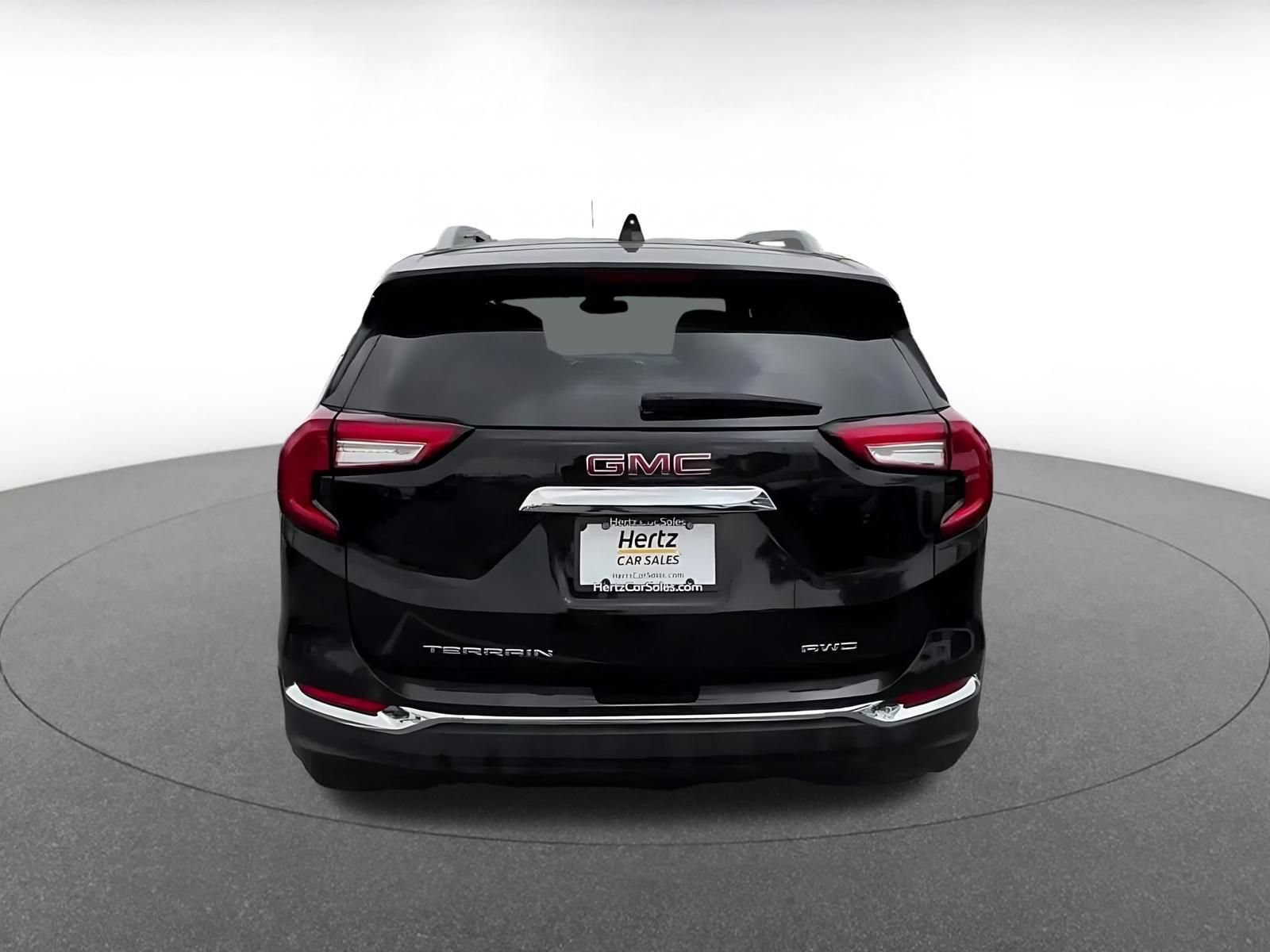 Used 2024 GMC Terrain SLT AWD/4WD image 12