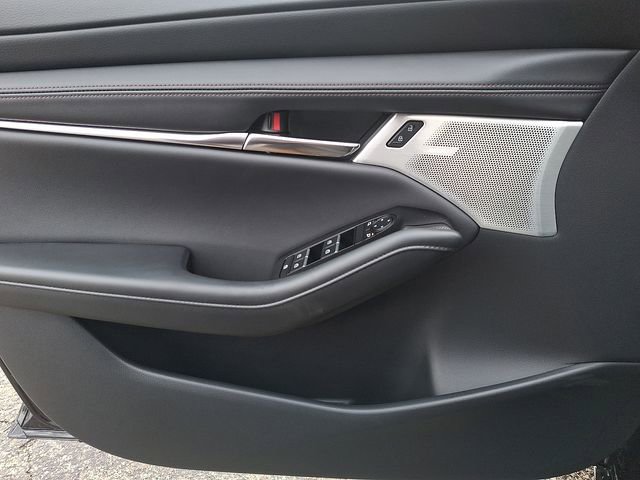 New 2026 MAZDA MAZDA3 Hatchback w/Premium Plus Pkg image 13