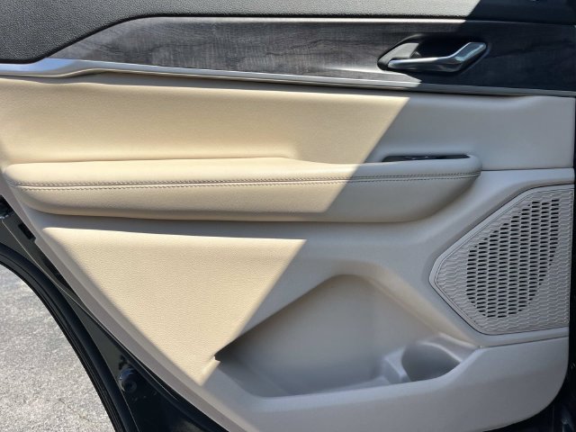 Certified 2024 Jeep Grand Cherokee L Limited w/ Black Appearance Package AWD/4WD image 19