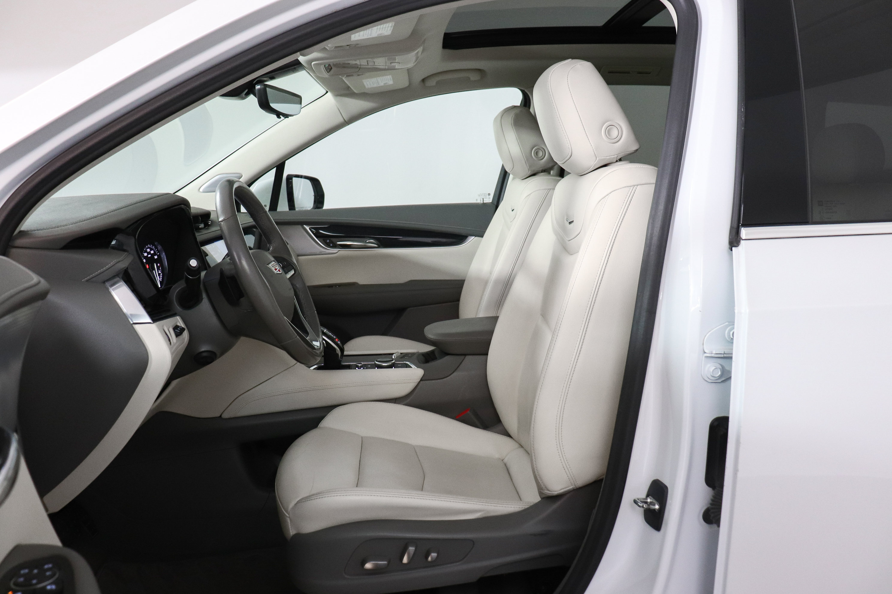 Used 2024 Cadillac XT6 Premium Luxury w/ Technology Package AWD/4WD image 13
