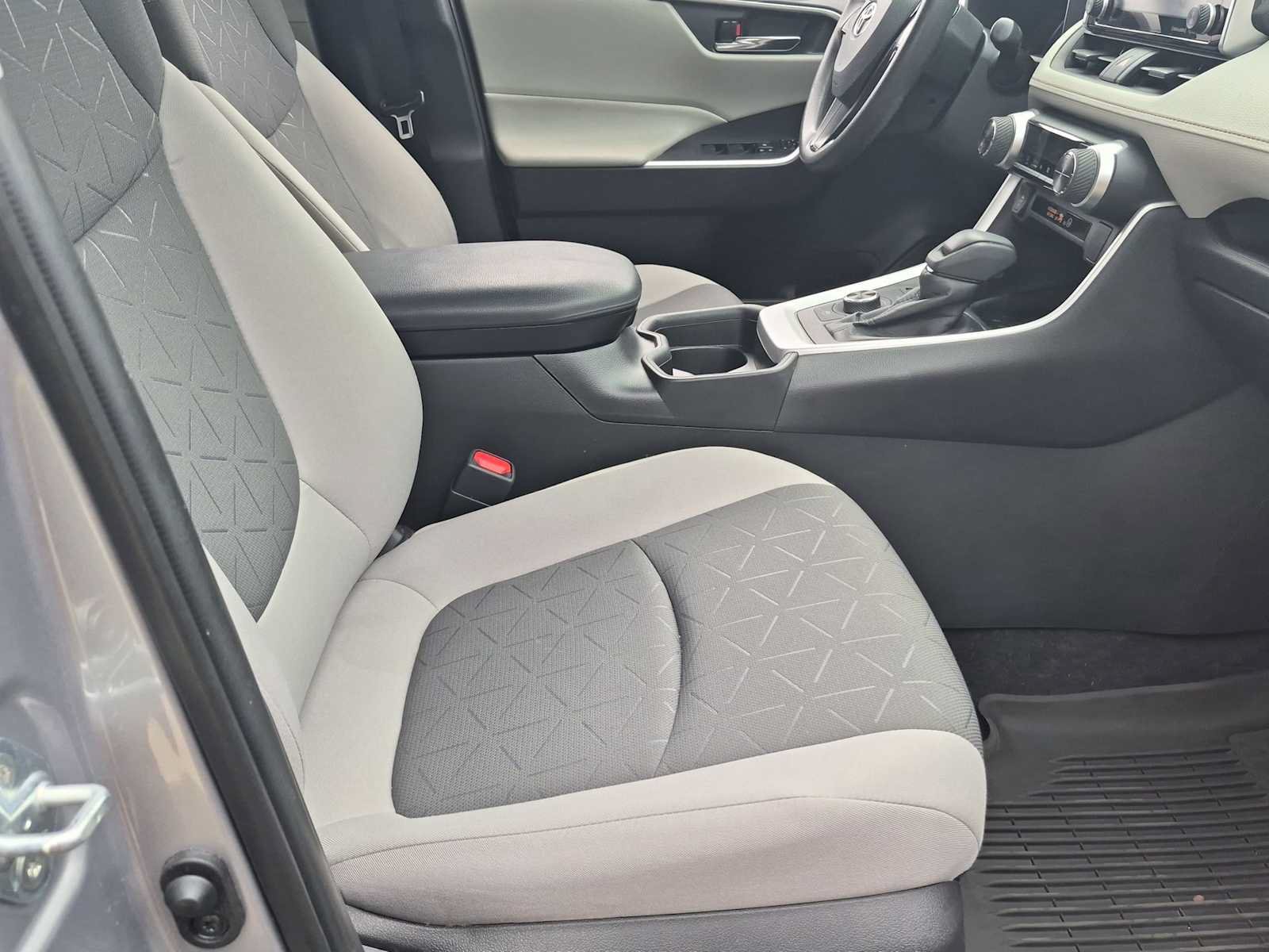 Used 2021 Toyota RAV4 XLE w/ Convenience Package AWD/4WD image 22