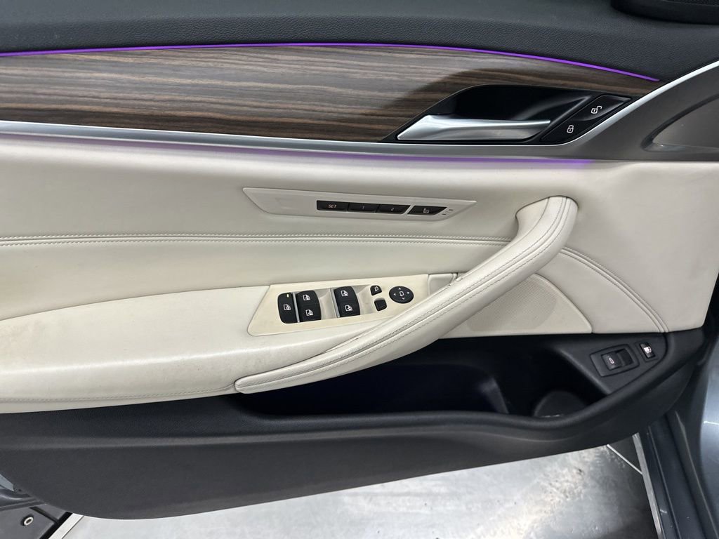 Used 2018 BMW 530e w/ Premium Package 2 image 10