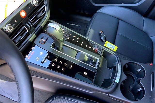 Used 2025 Porsche Macan image 36