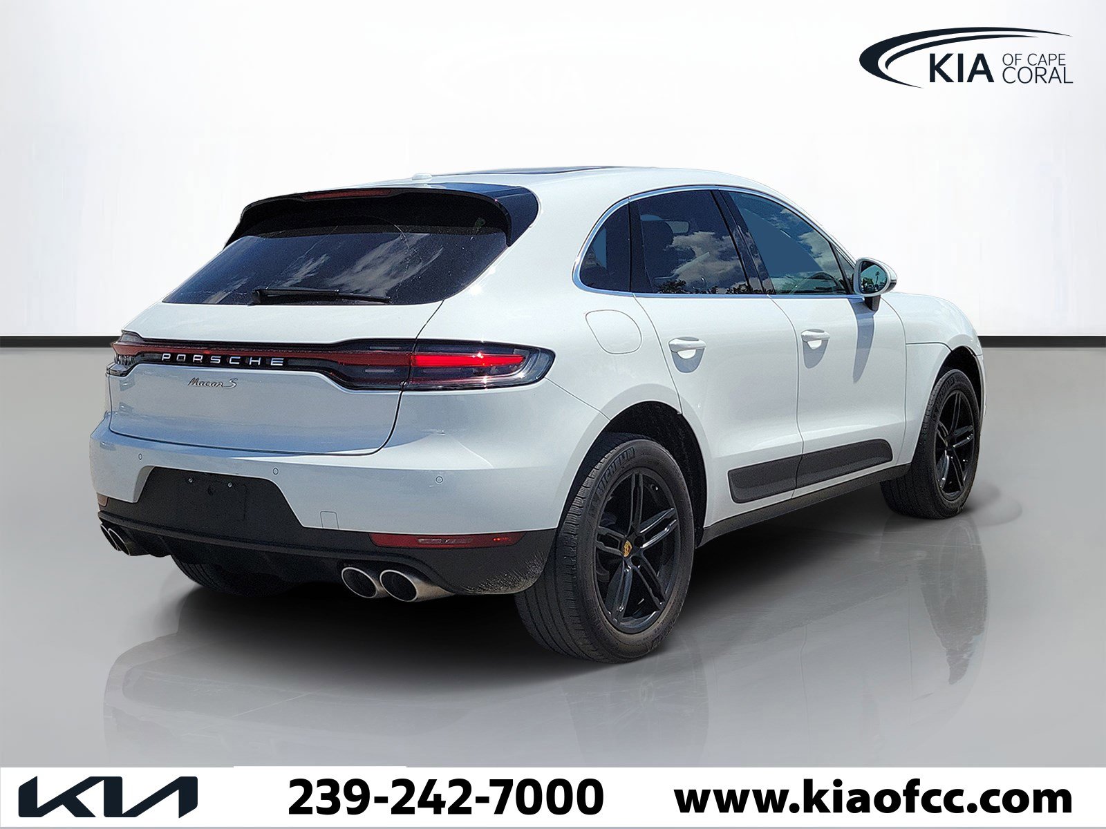 Used 2021 Porsche Macan S AWD/4WD image 3