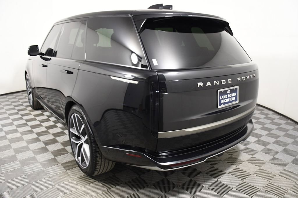 Certified 2025 Land Rover Range Rover SE image 4