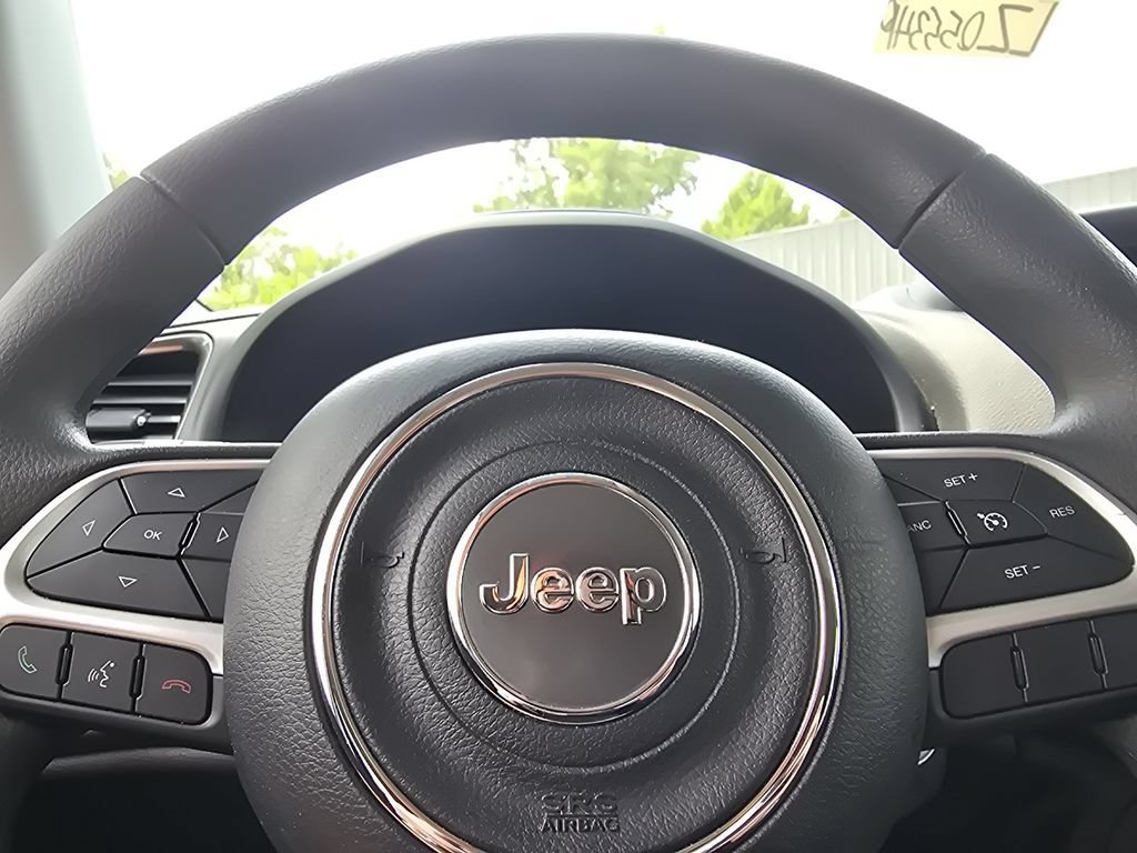 Used 2023 Jeep Renegade Latitude AWD/4WD image 24