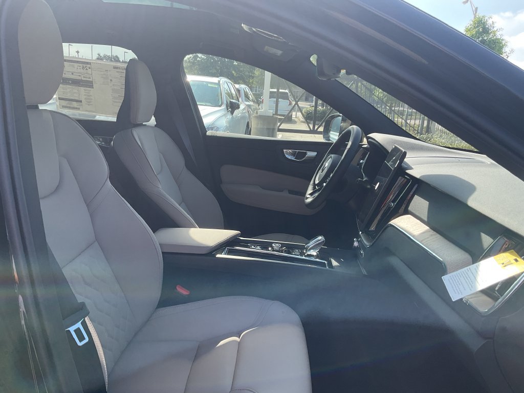 New 2027 Volvo XC60 B5 Plus AWD/4WD image 18