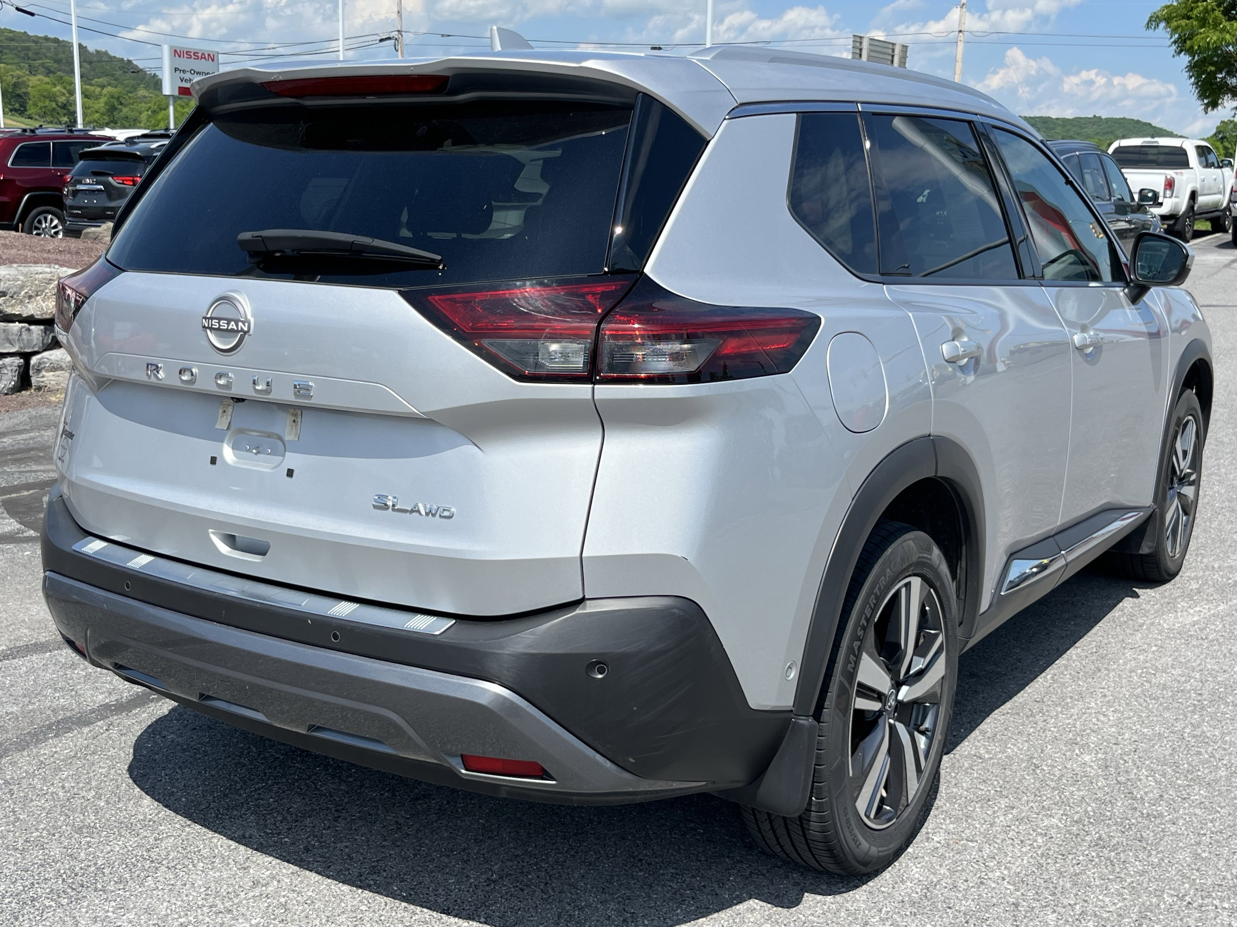 Used 2023 Nissan Rogue SL w/ SL Premium Package AWD/4WD image 5