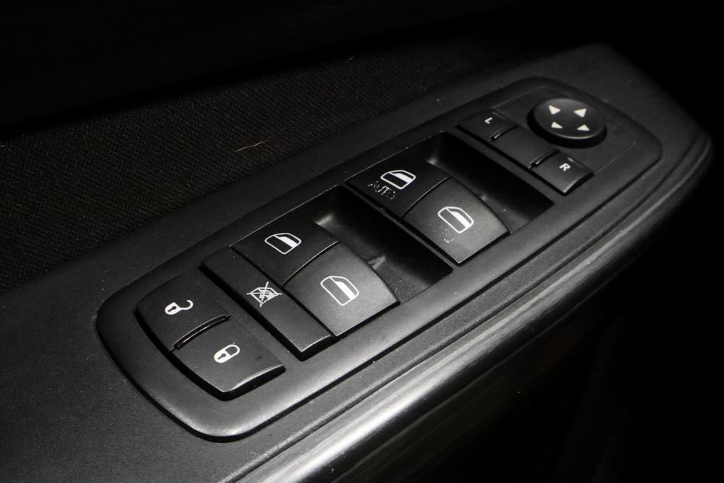 Used 2016 Jeep Cherokee Latitude w/ Comfort/Convenience Group AWD/4WD image 26