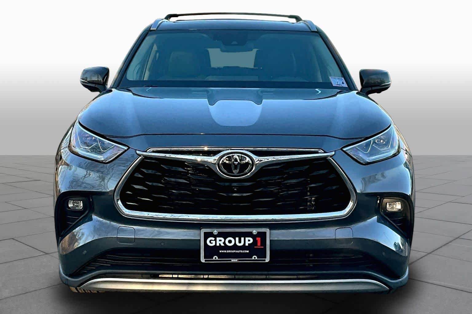 Used 2023 Toyota Highlander Platinum AWD/4WD image 4