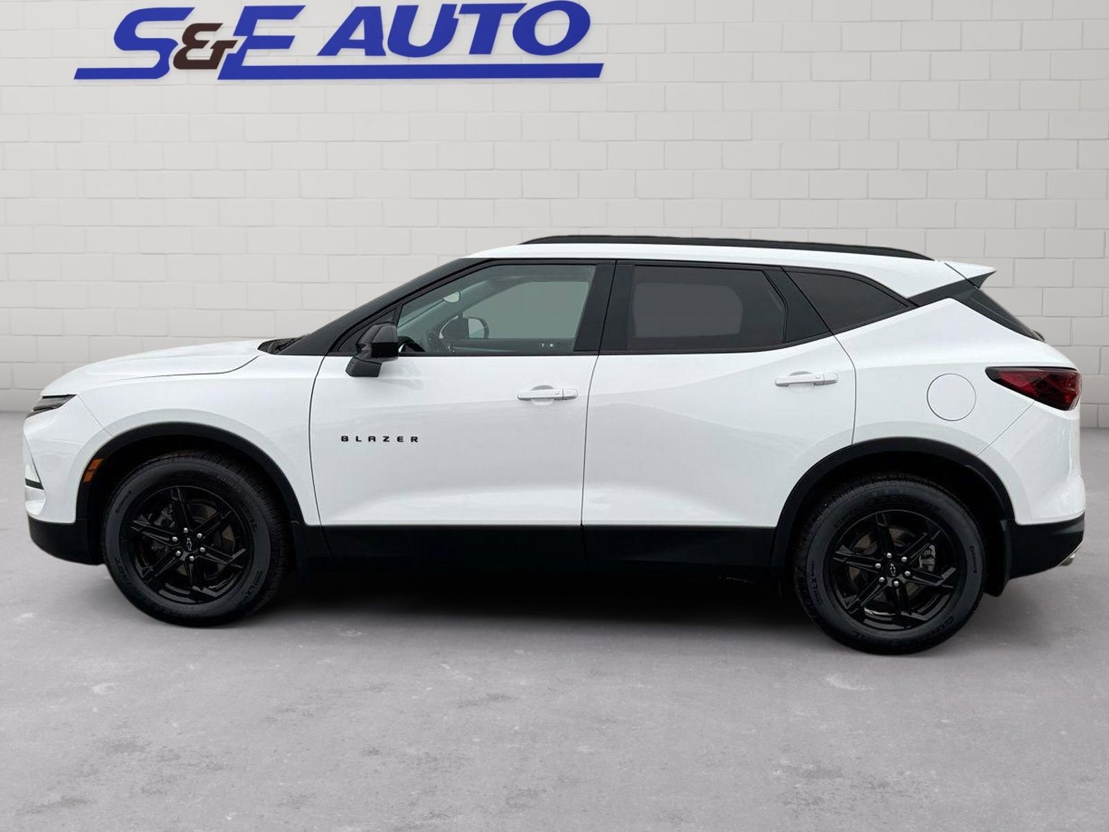 Used 2023 Chevrolet Blazer LT w/ Midnight/Sport Edition AWD/4WD image 2