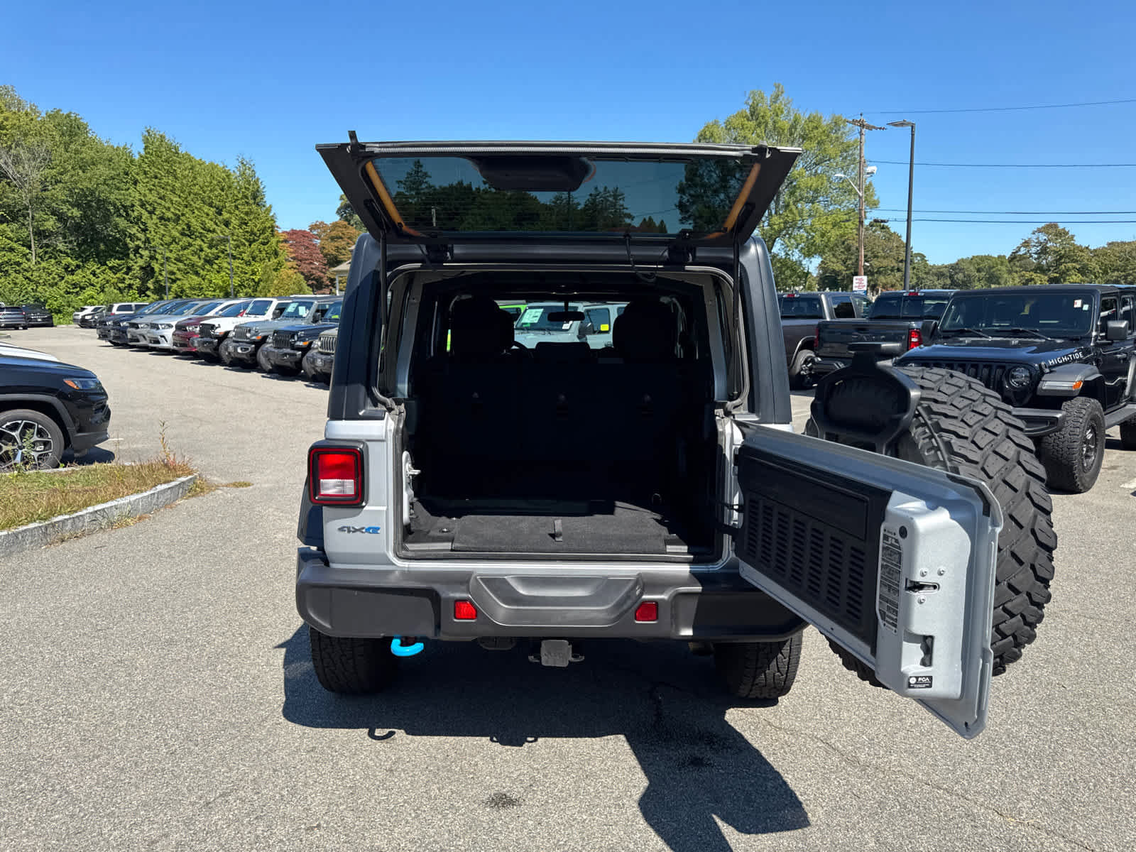 Used 2023 Jeep Wrangler Unlimited image 37