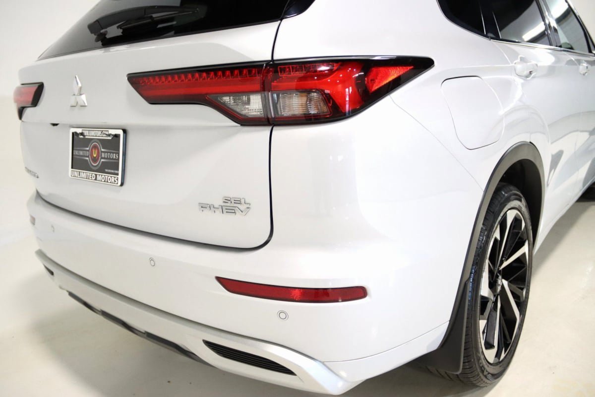 Used 2024 Mitsubishi Outlander 4WD Plug-In Hybrid image 76