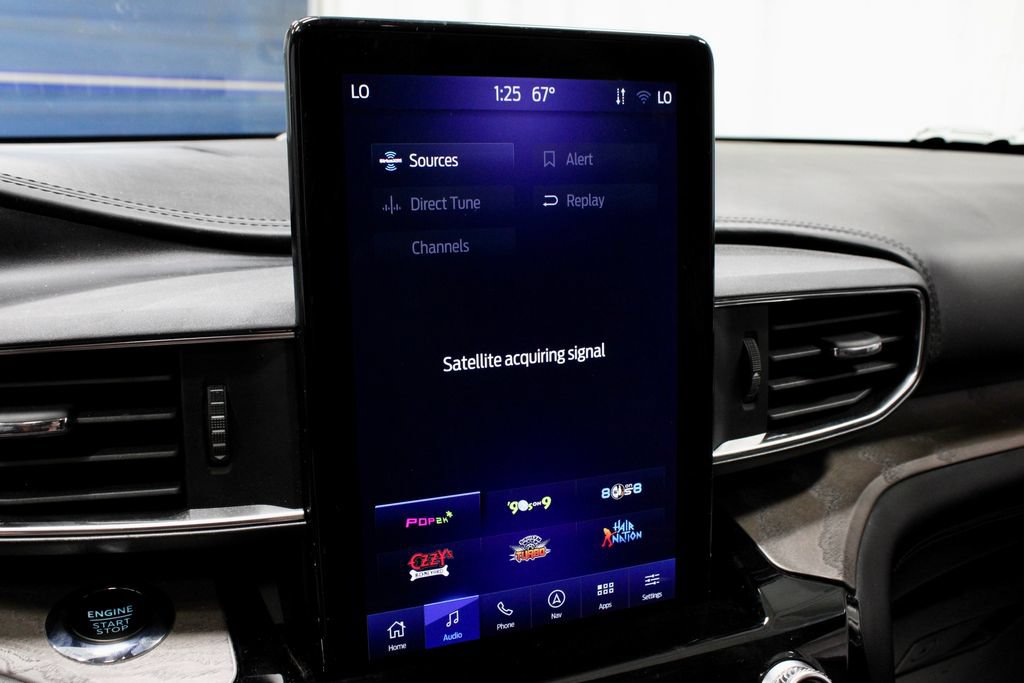 Used 2023 Ford Explorer Platinum w/ Technology Package AWD/4WD image 4