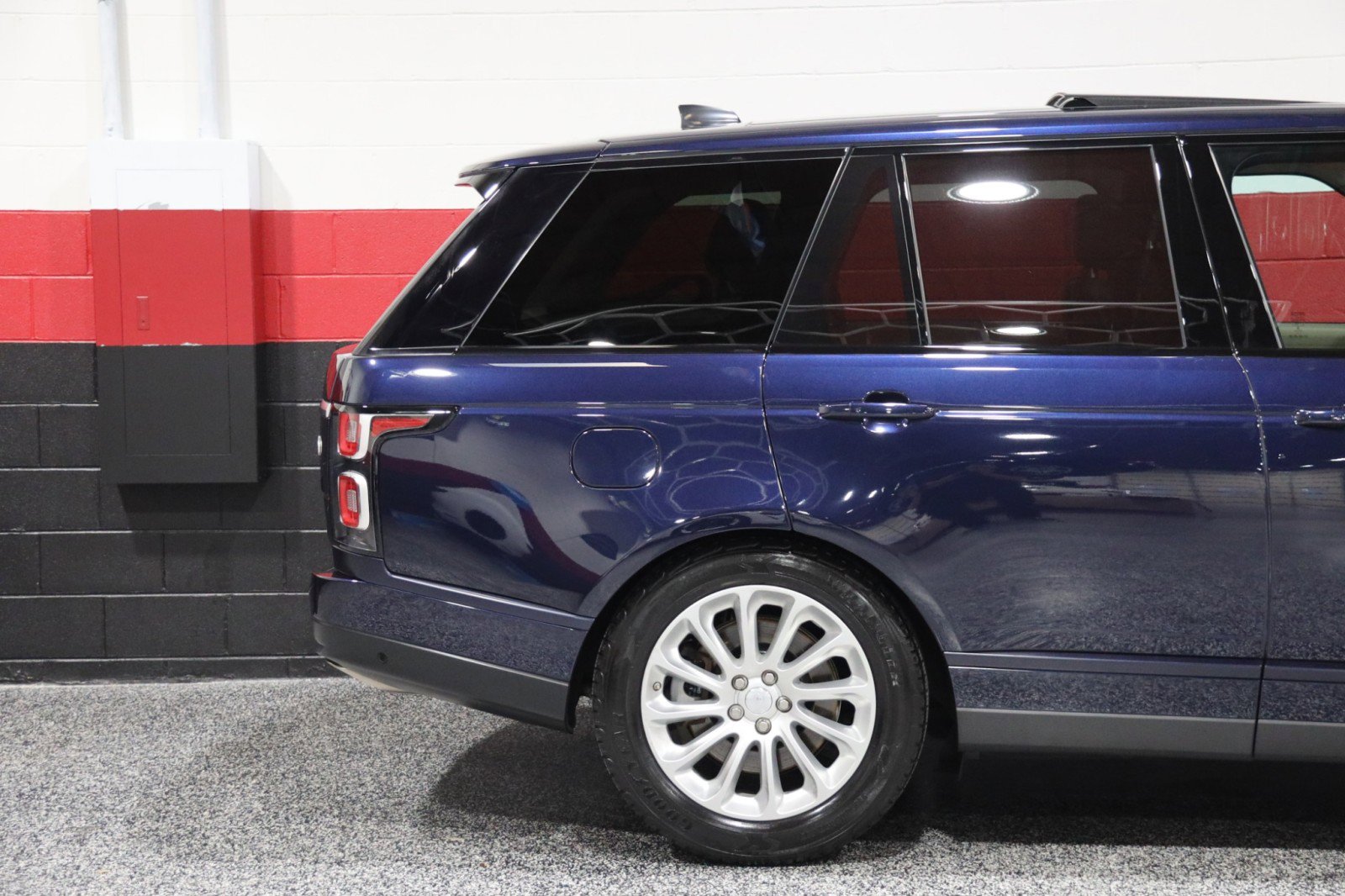 Used 2019 Land Rover Range Rover HSE image 5