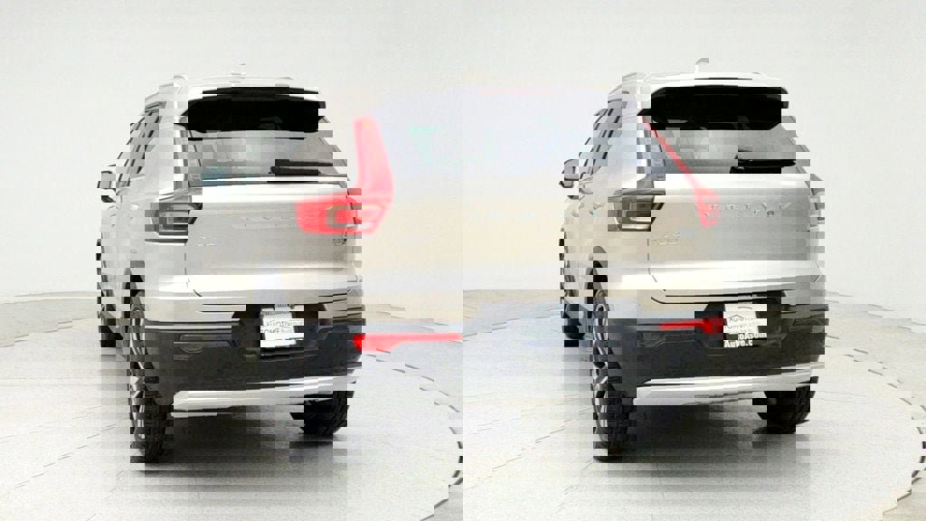 Used 2023 Volvo XC40 B5 Plus w/ Driver Assist Package image 6