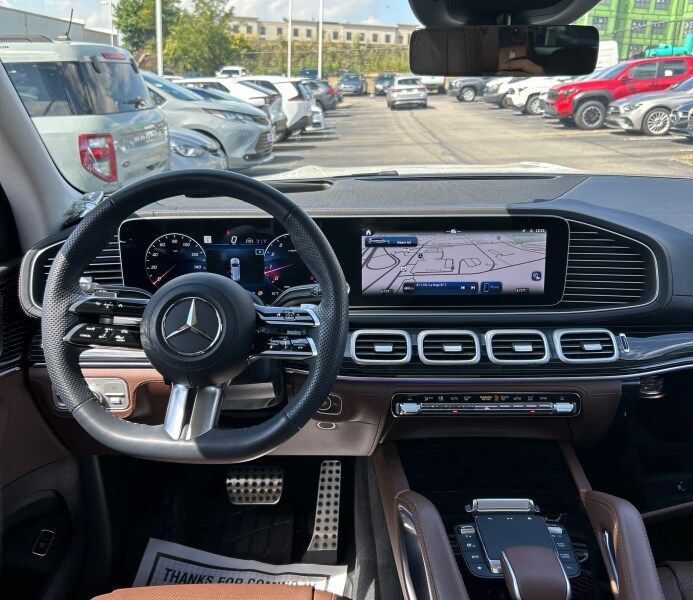 Used 2024 Mercedes-Benz GLS 450 4MATIC image 6