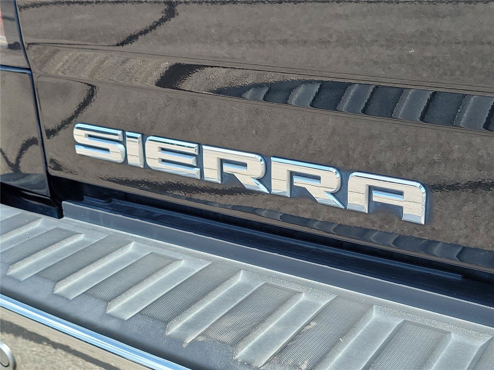 Used 2018 GMC Sierra 1500 SLT w/ SLT Premium Package AWD/4WD image 7