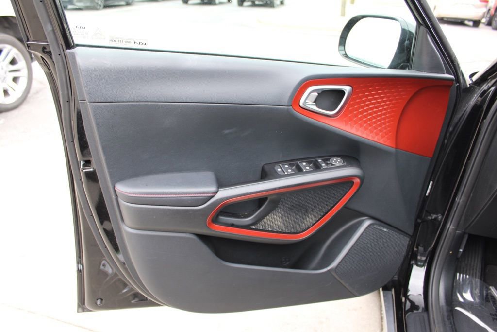 Used 2023 Kia Soul GT-Line w/ GT-Line Technology Package image 18