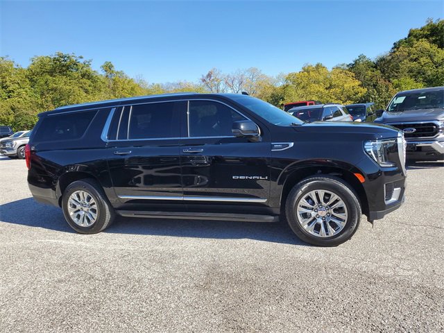 Used 2024 GMC Yukon XL Denali image 3