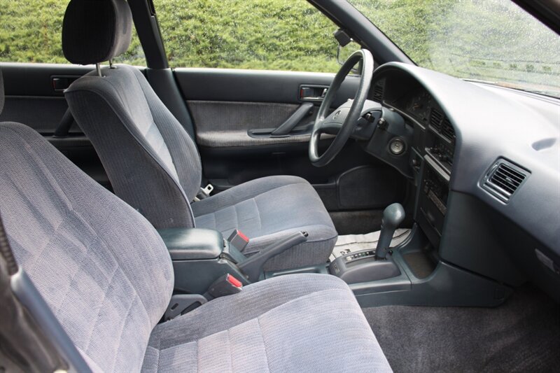 Used 1993 Subaru Legacy L FWD image 13