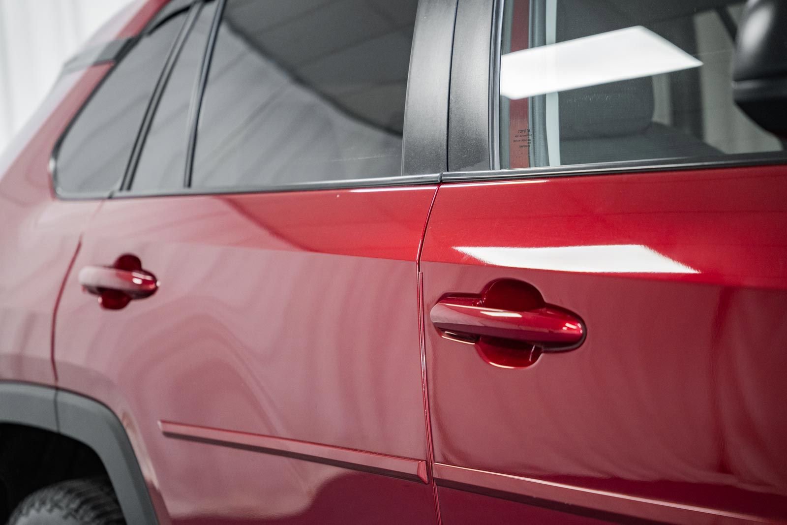 Used 2021 Toyota RAV4 LE image 11