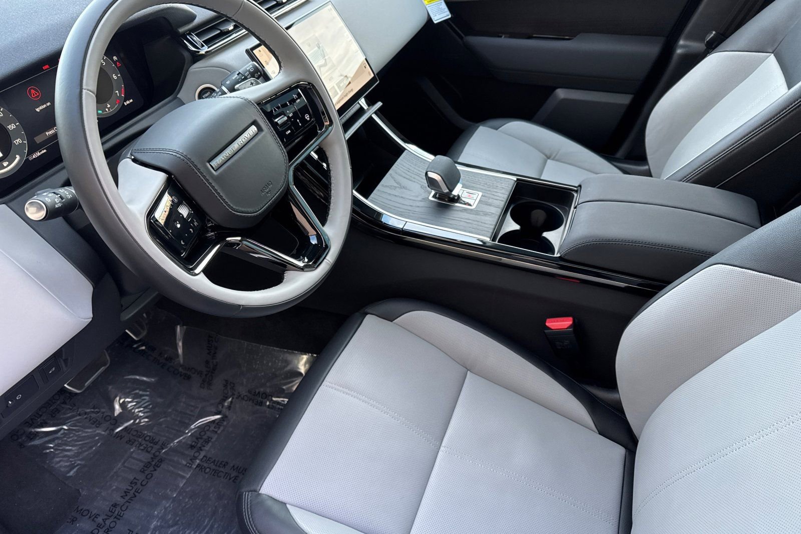 Used 2025 Land Rover Range Rover Velar Dynamic SE image 9