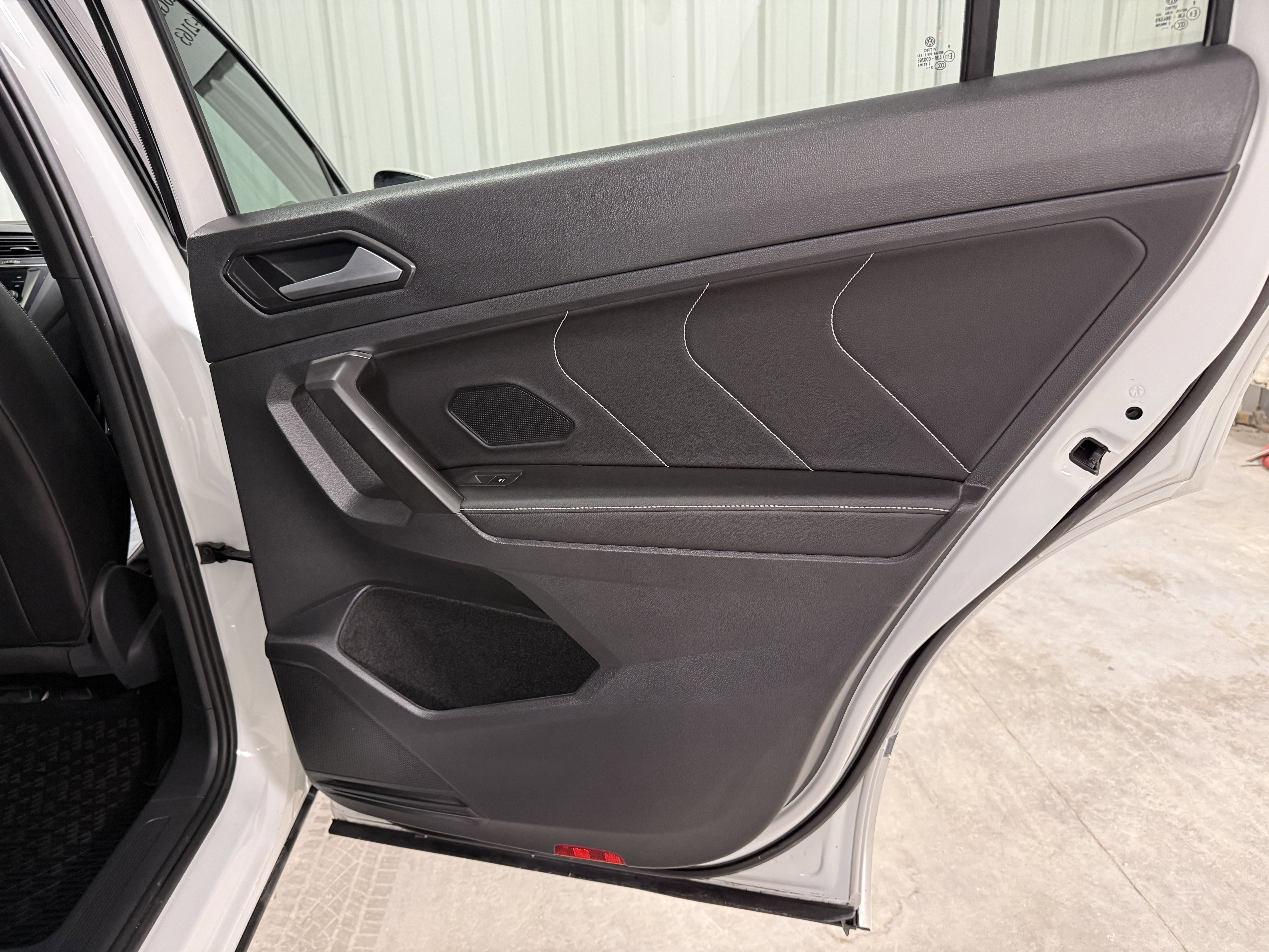 Used 2022 Volkswagen Tiguan SEL R-Line image 13