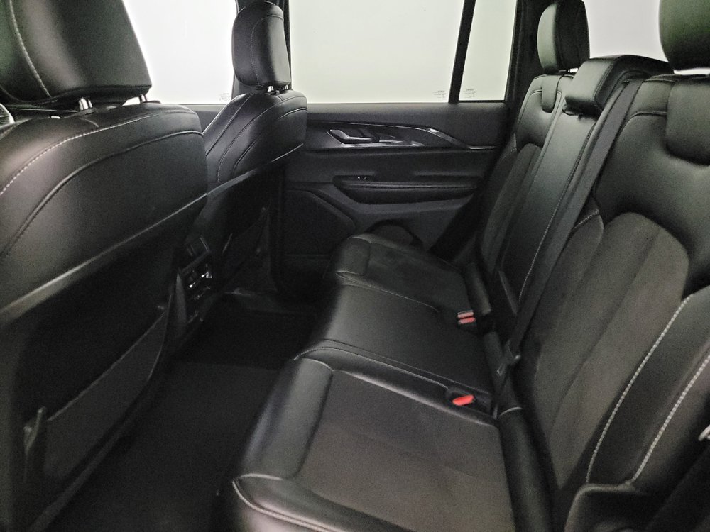 Used 2023 Jeep Grand Cherokee Altitude AWD/4WD image 18