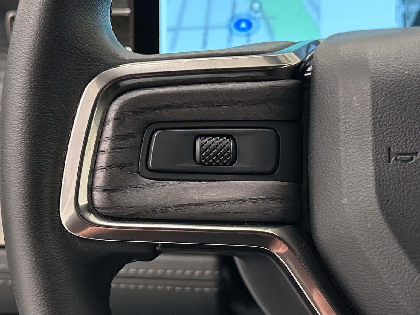 Used 2025 Rivian R1S Adventure image 27